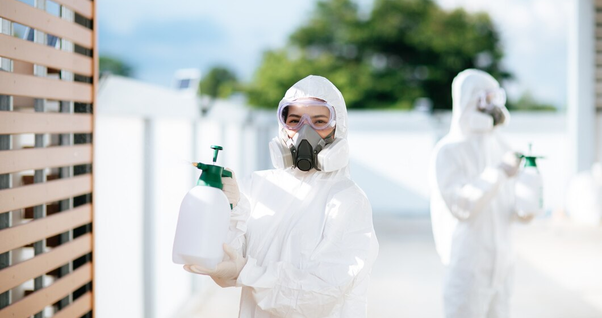 Prolifération des micro-organismes dans les endroits salubres et humides_booster la désinfection