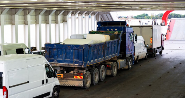 Transport de matériaux_les règles de stationnement et de bivouac en France